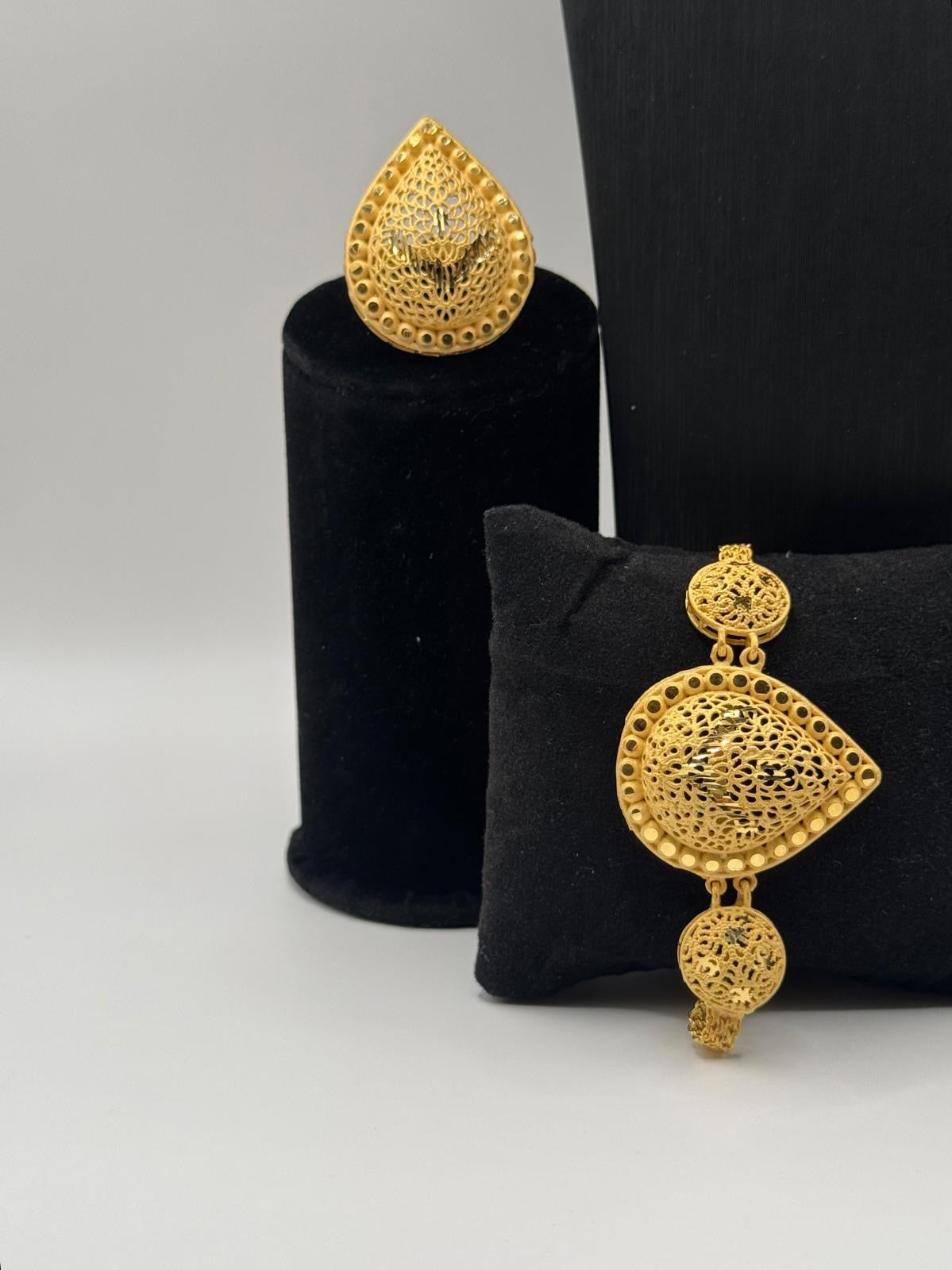 Golden Drape Collar Set