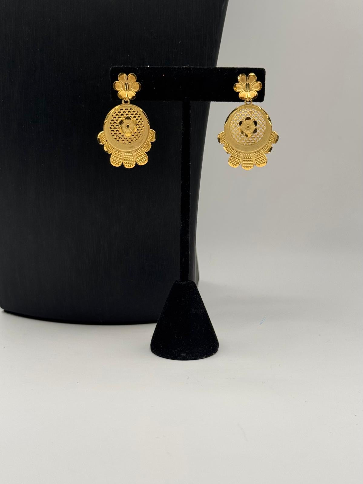 Sunburst Elegance Filigree Choker Set