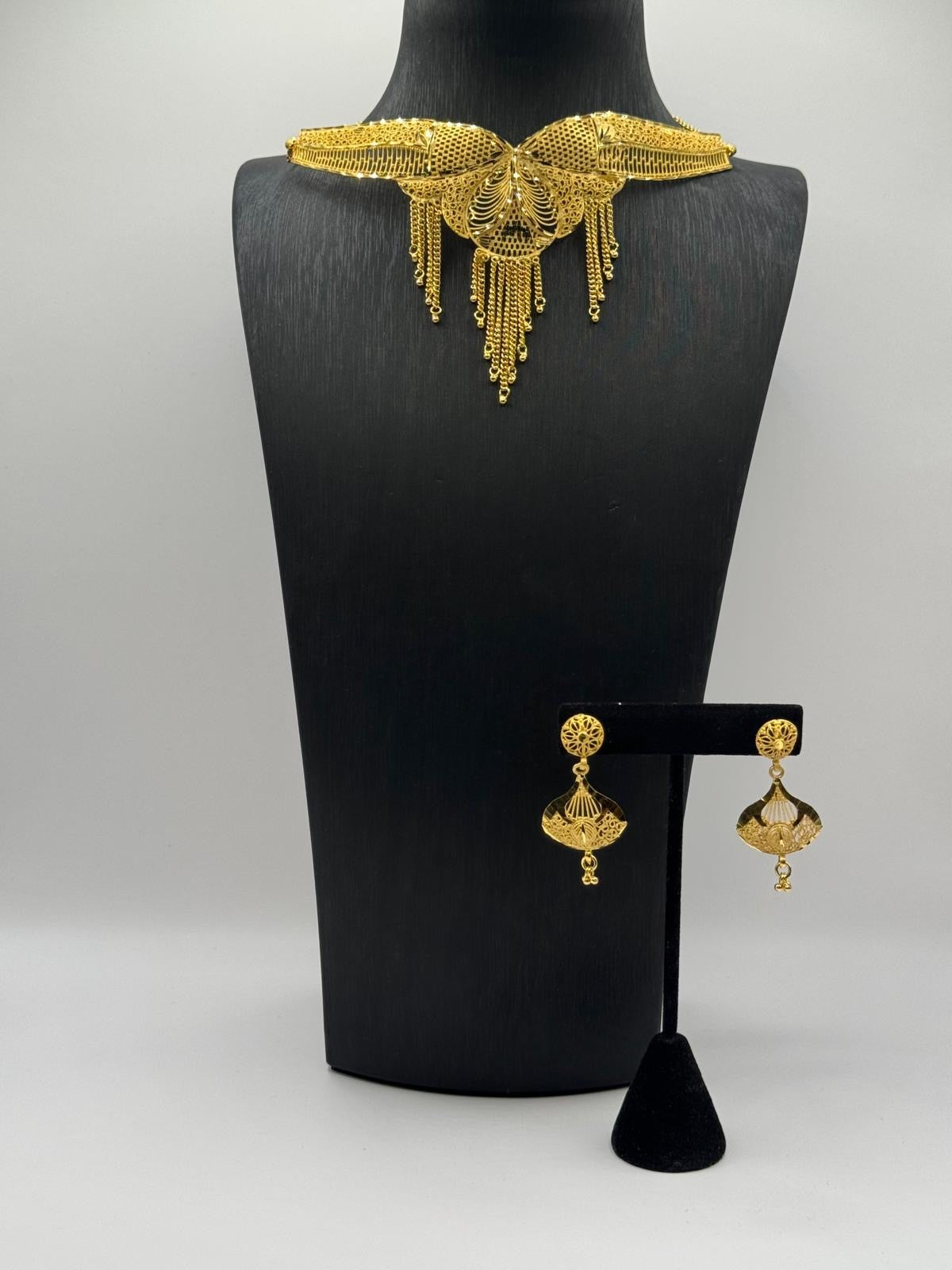 Golden Wing Cascade Choker Set