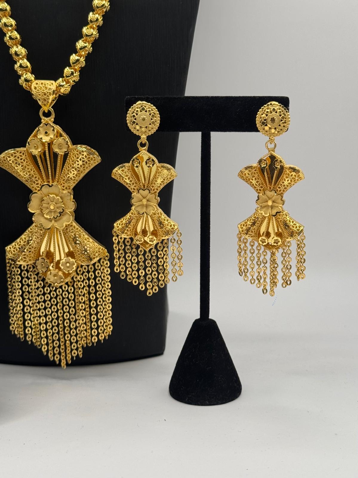 Golden Cascade Tassel Set