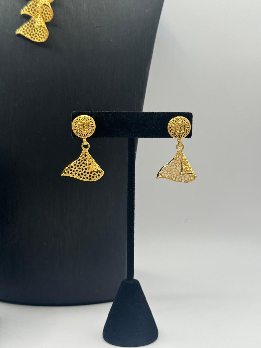 Golden Stacked Leaves Jewellery Set