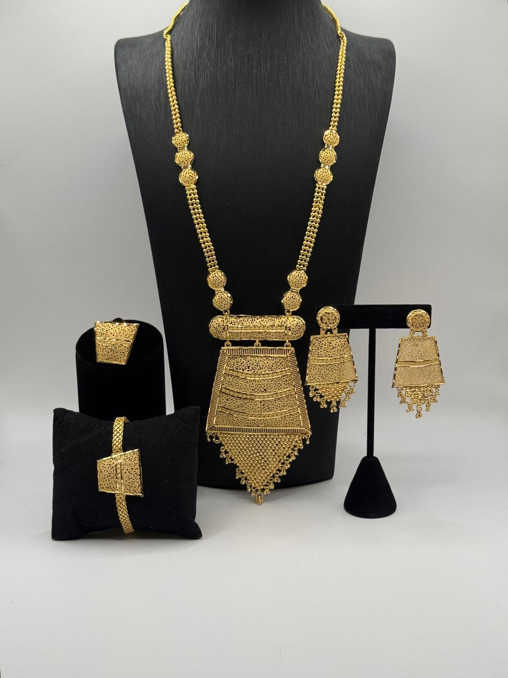 Queen’s Legacy Gold Set