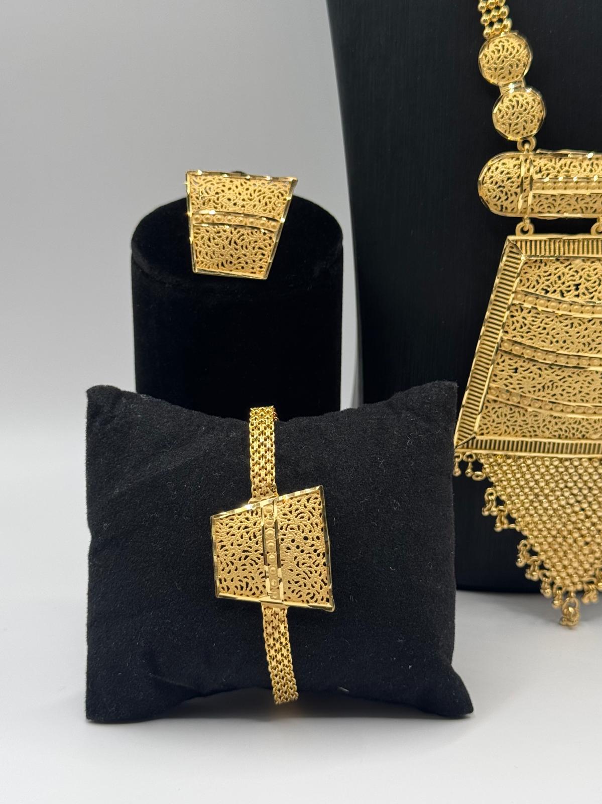 Queen’s Legacy Gold Set