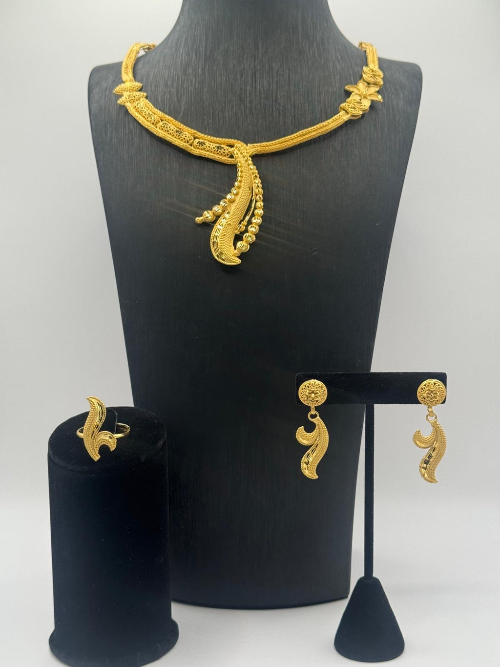 Golden Leaf Harmony Set