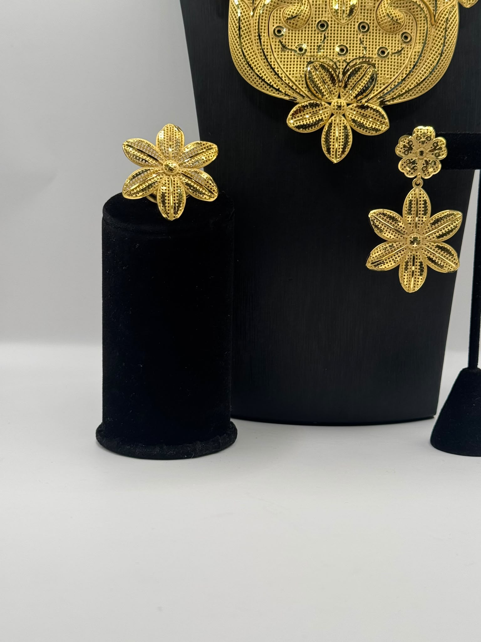 Regal Harmony Necklace Set