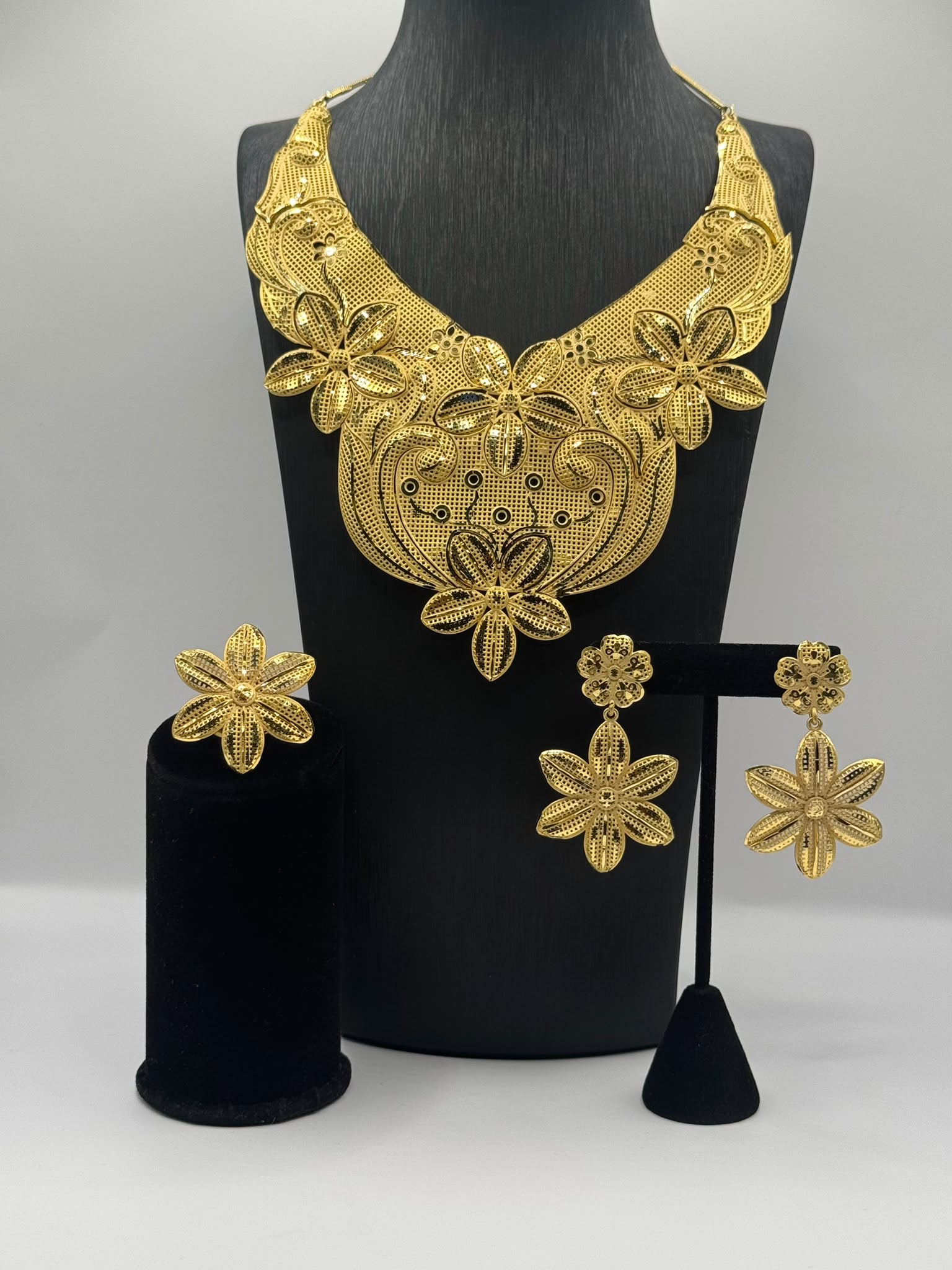 Regal Harmony Necklace Set