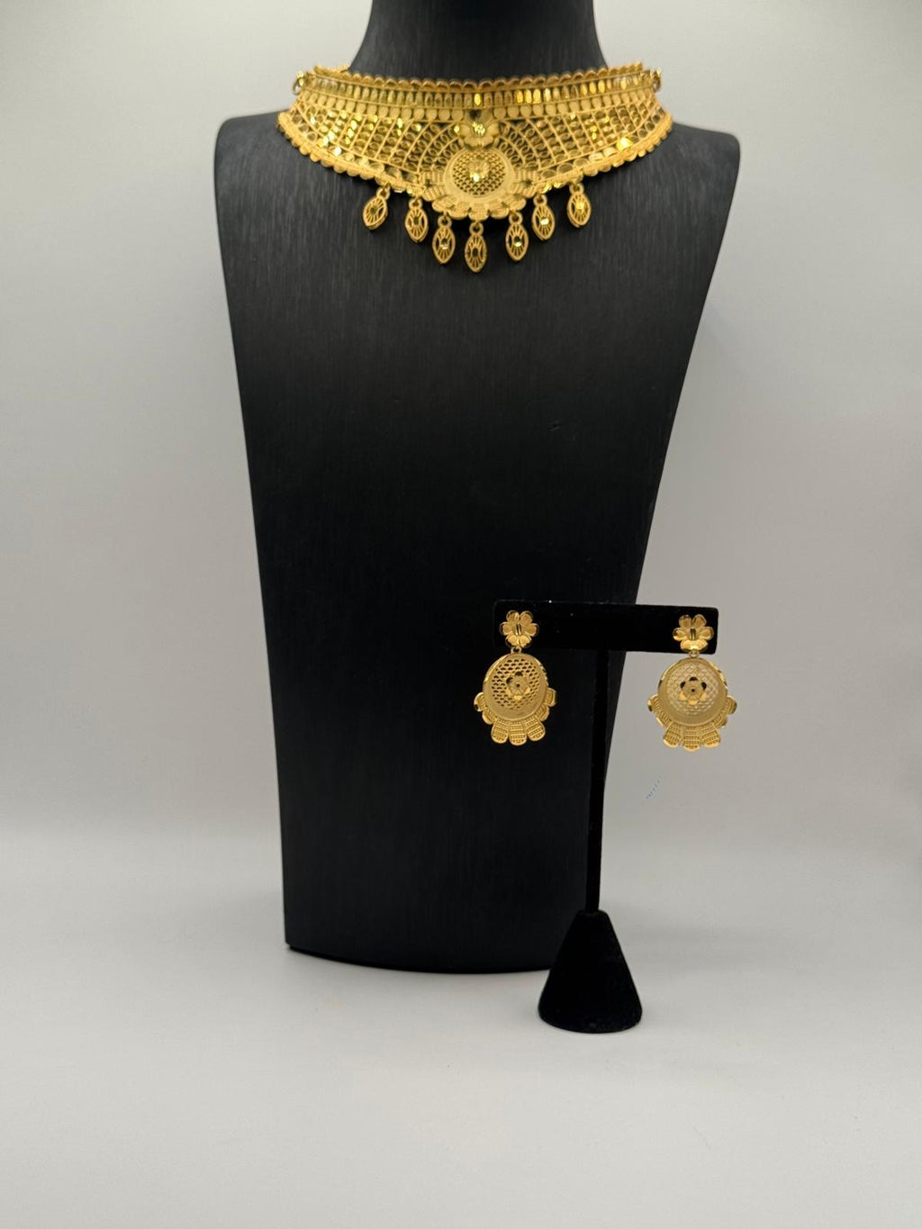 Sunburst Elegance Filigree Choker Set