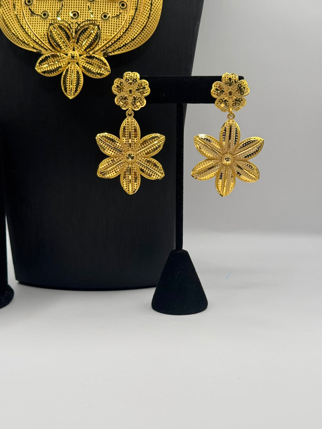 Regal Harmony Necklace Set