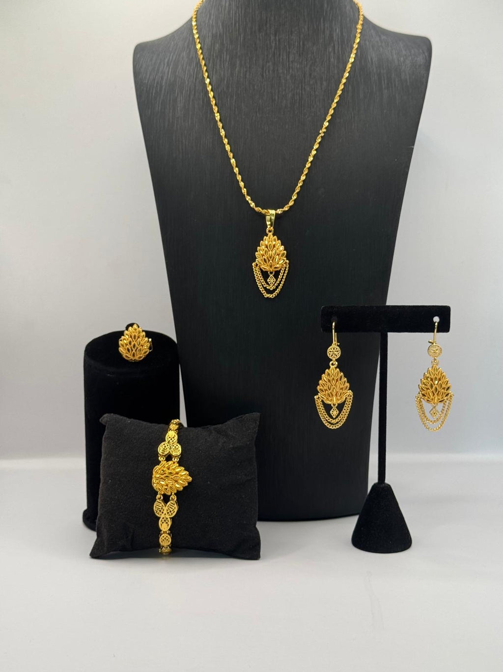 Golden Edge Dangle Square Set