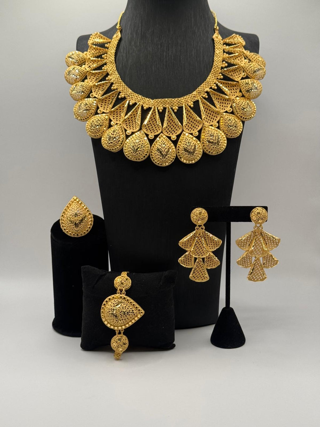 Golden Drape Collar Set