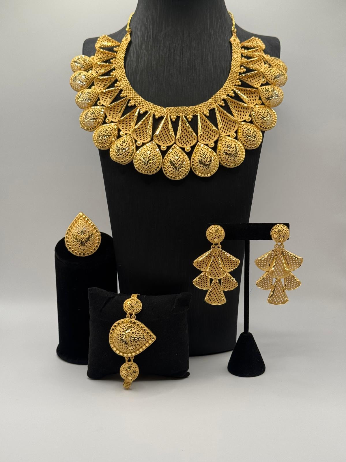 Golden Drape Collar Set