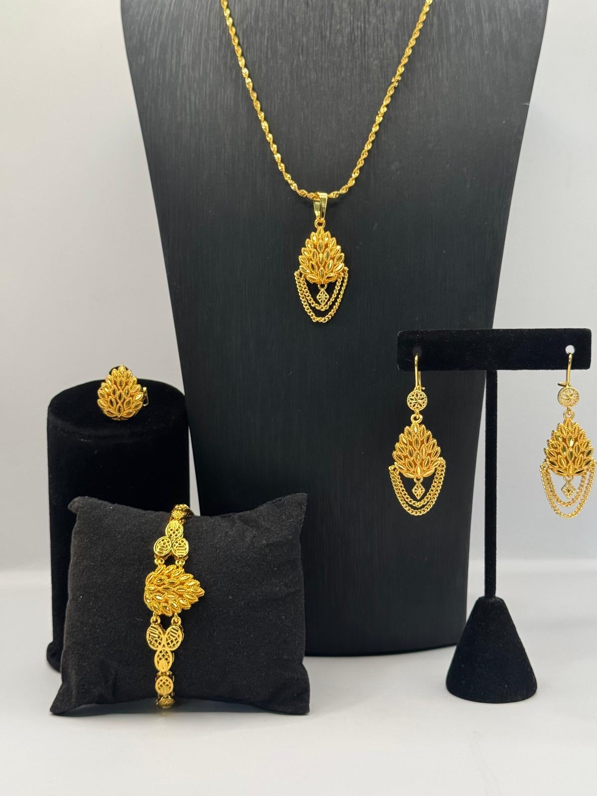 Golden Edge Dangle Square Set