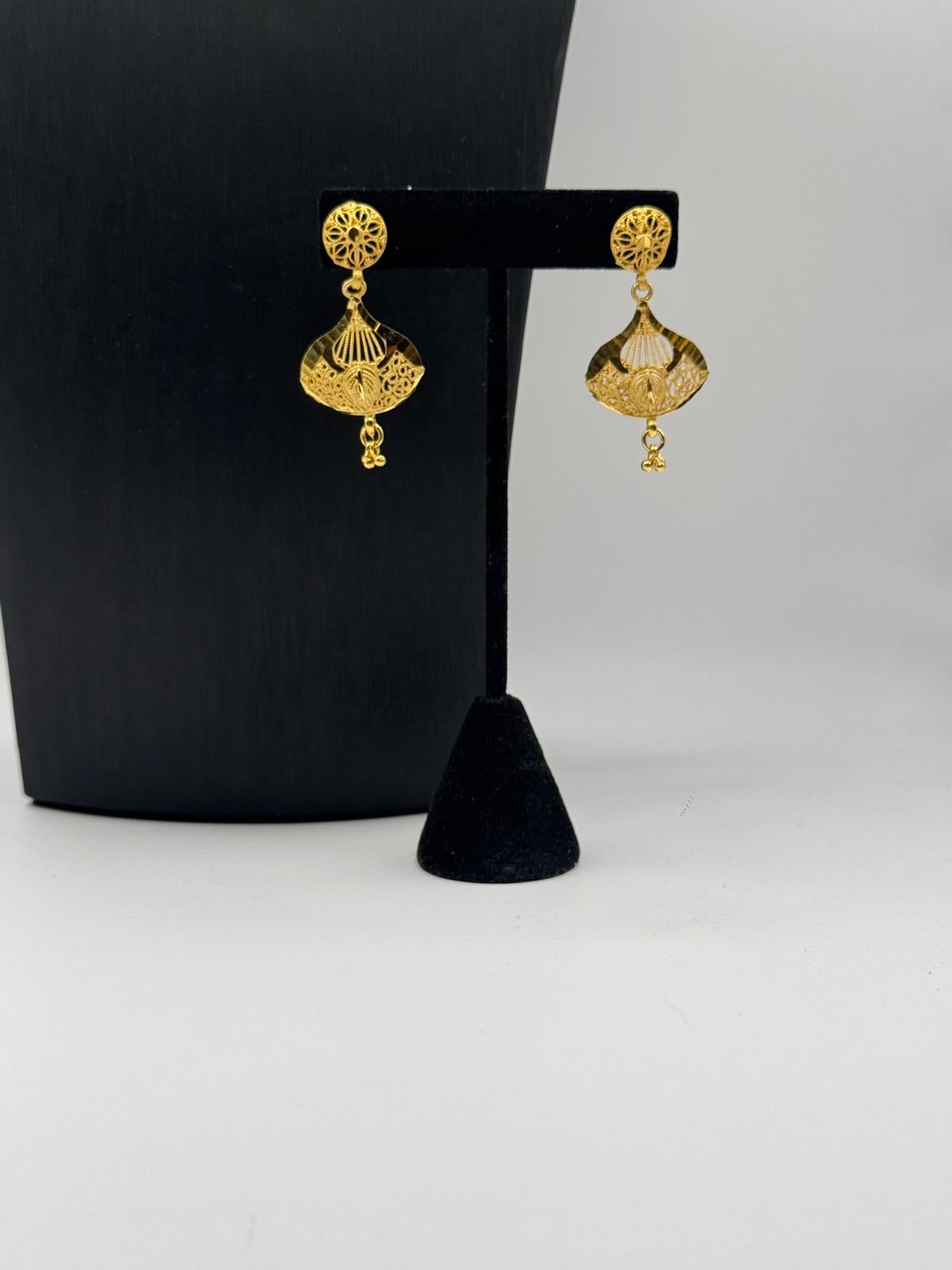 Golden Wing Cascade Choker Set