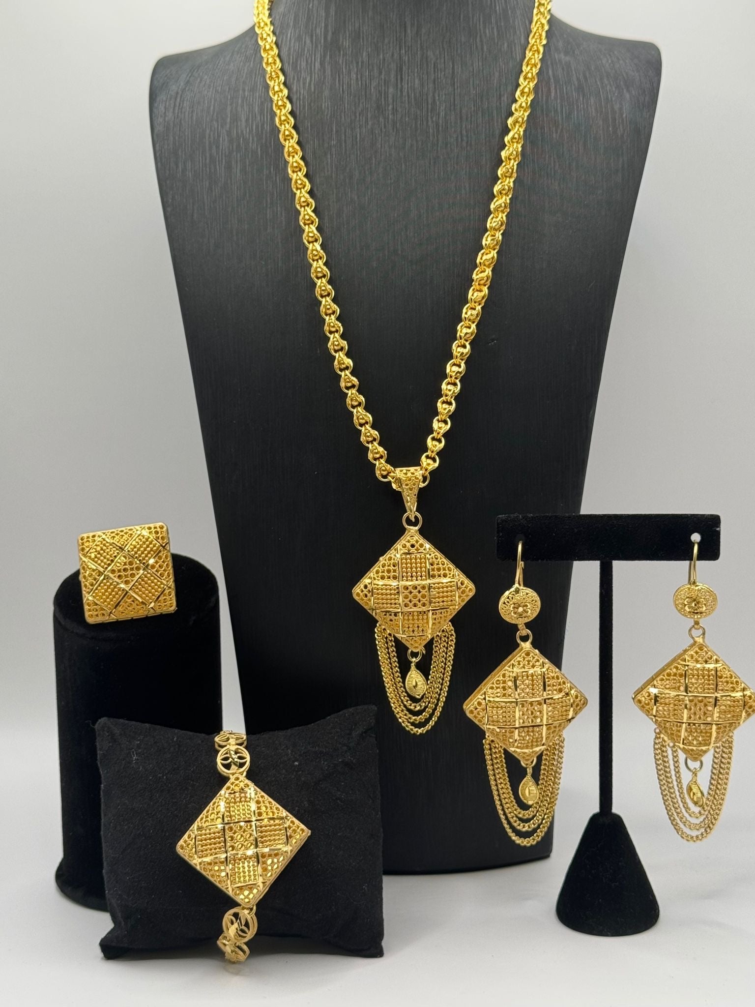 Signature square set