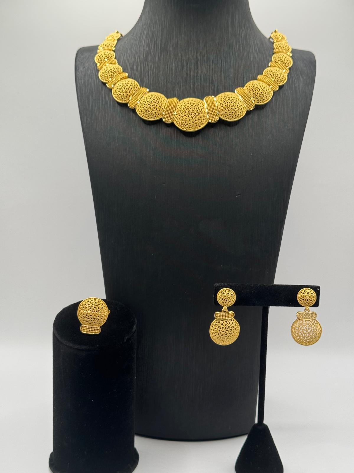 Golden Zaharia Collar Set