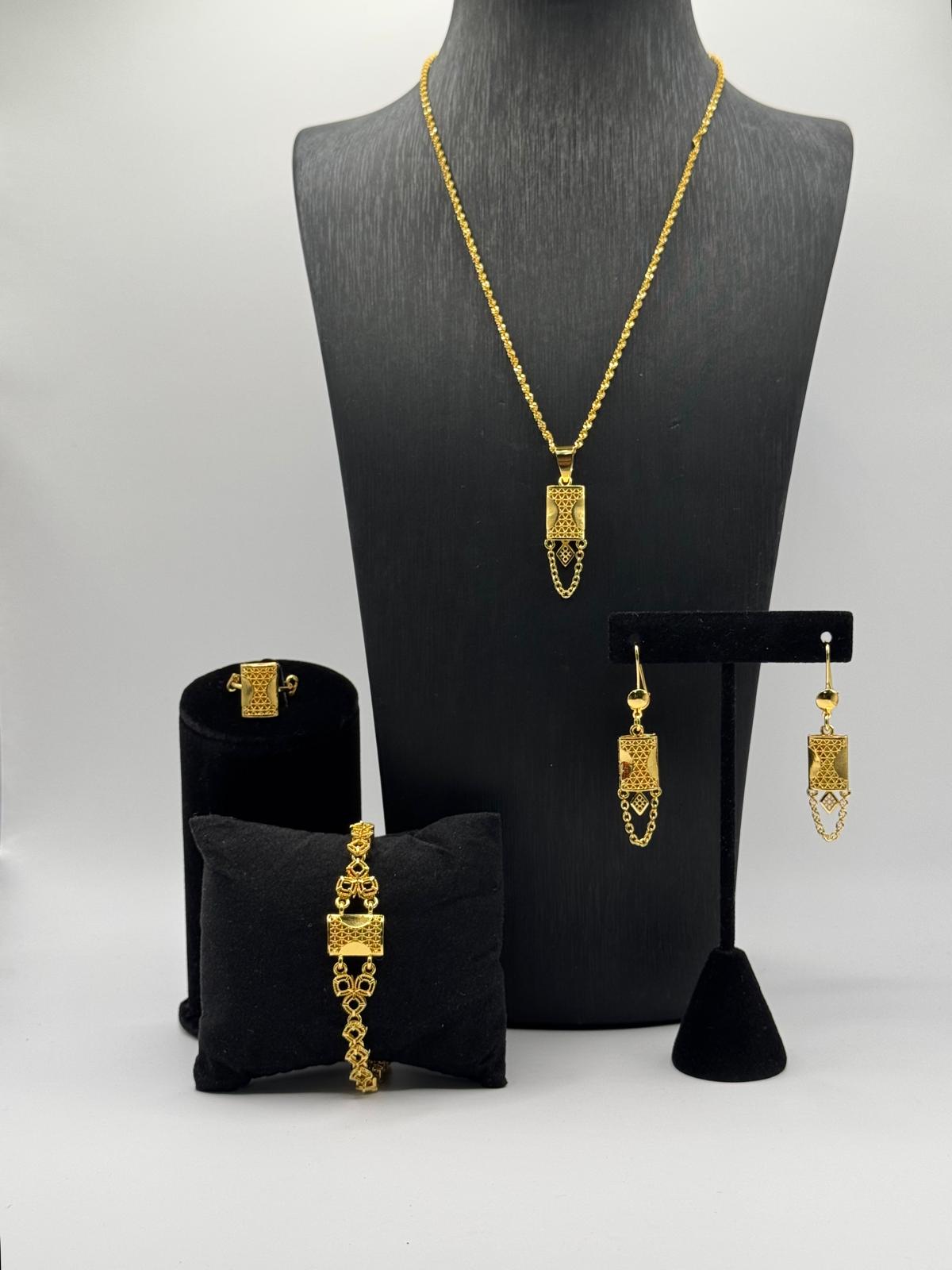 Noor Heritage Gold Necklace Set