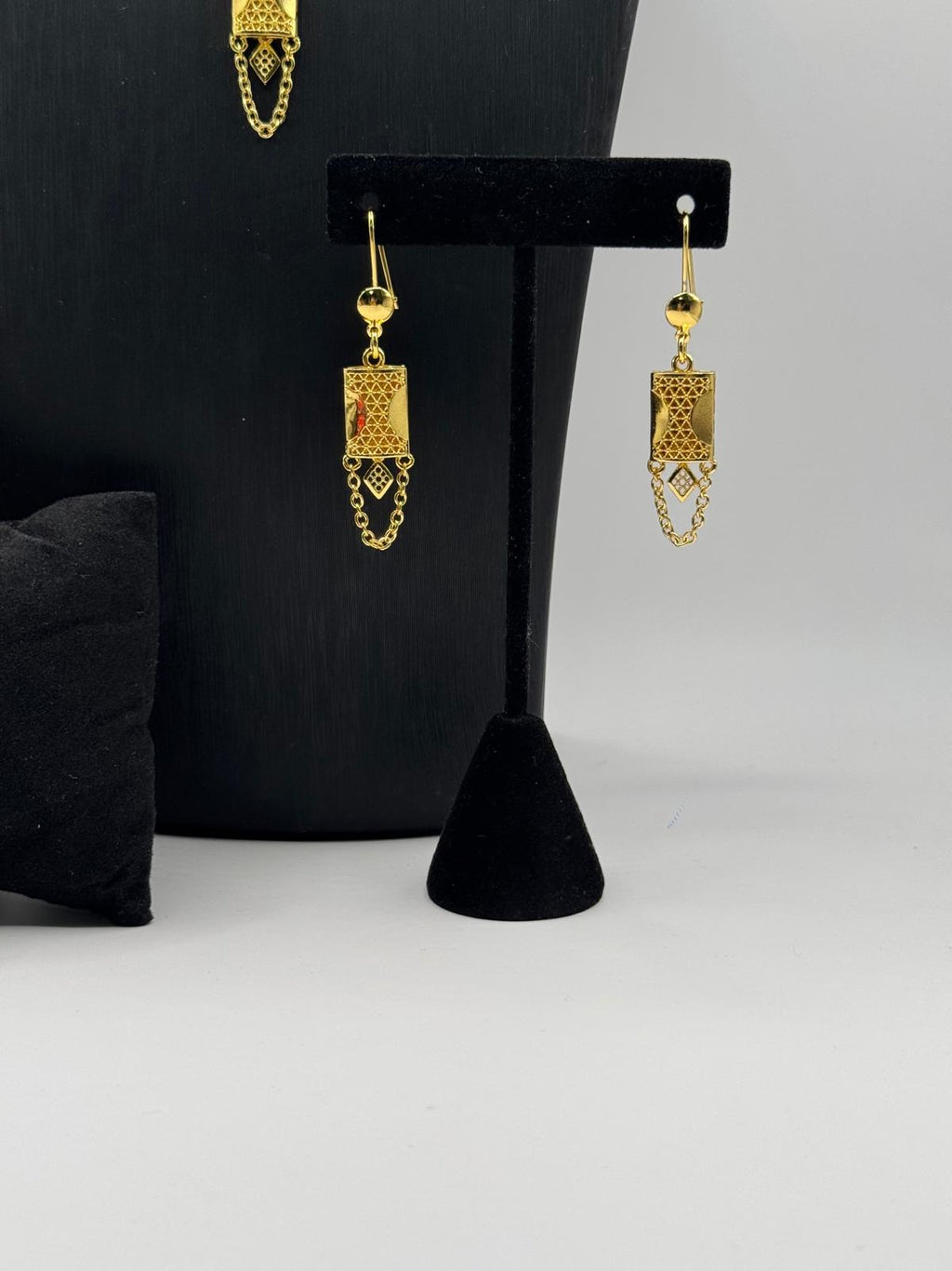 Noor Heritage Gold Necklace Set