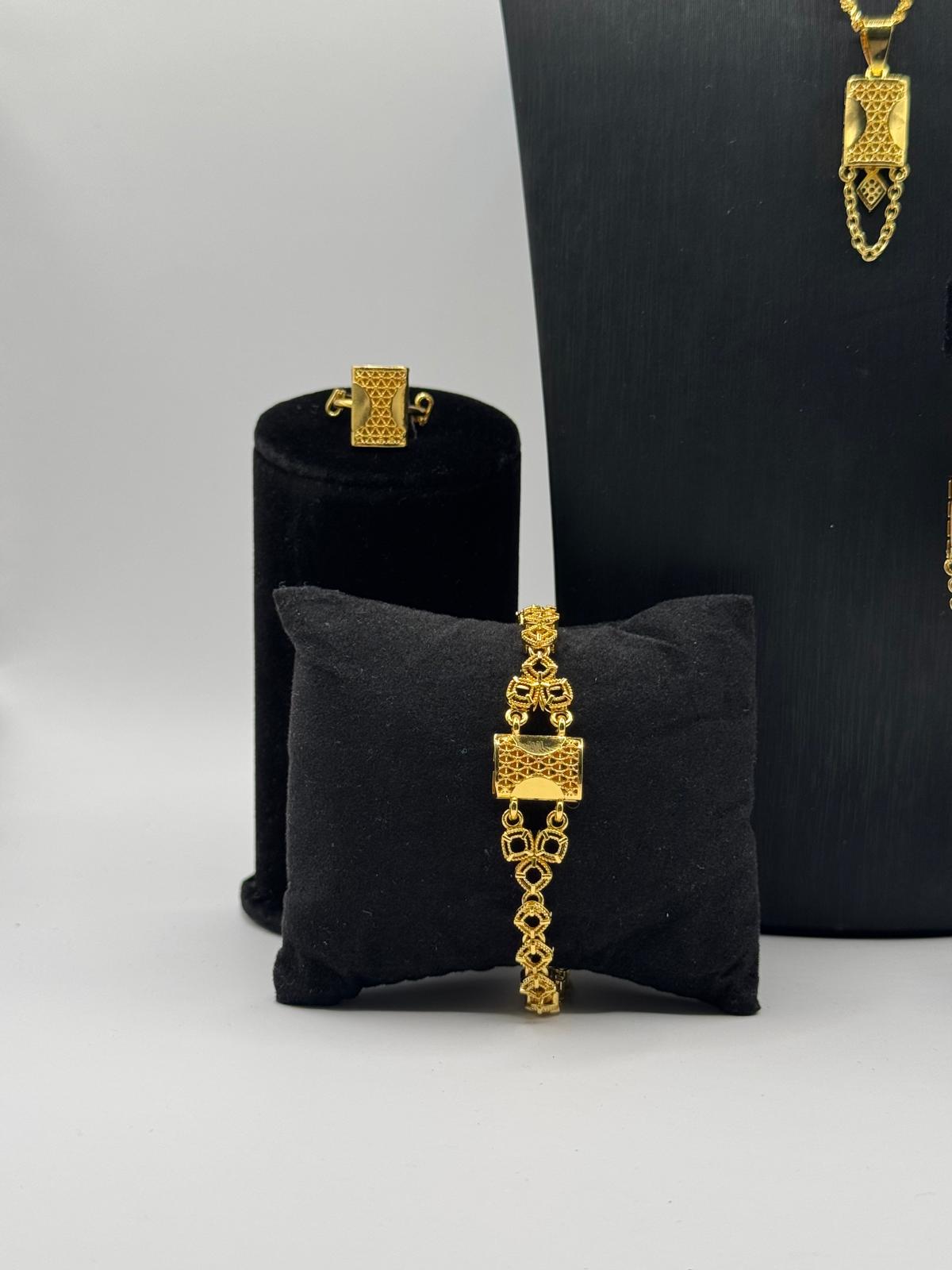 Noor Heritage Gold Necklace Set