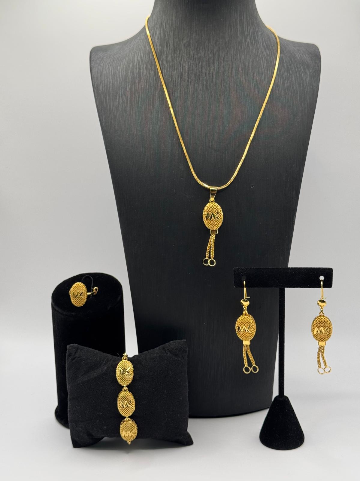 Kayla Everyday Gold Pendant Set