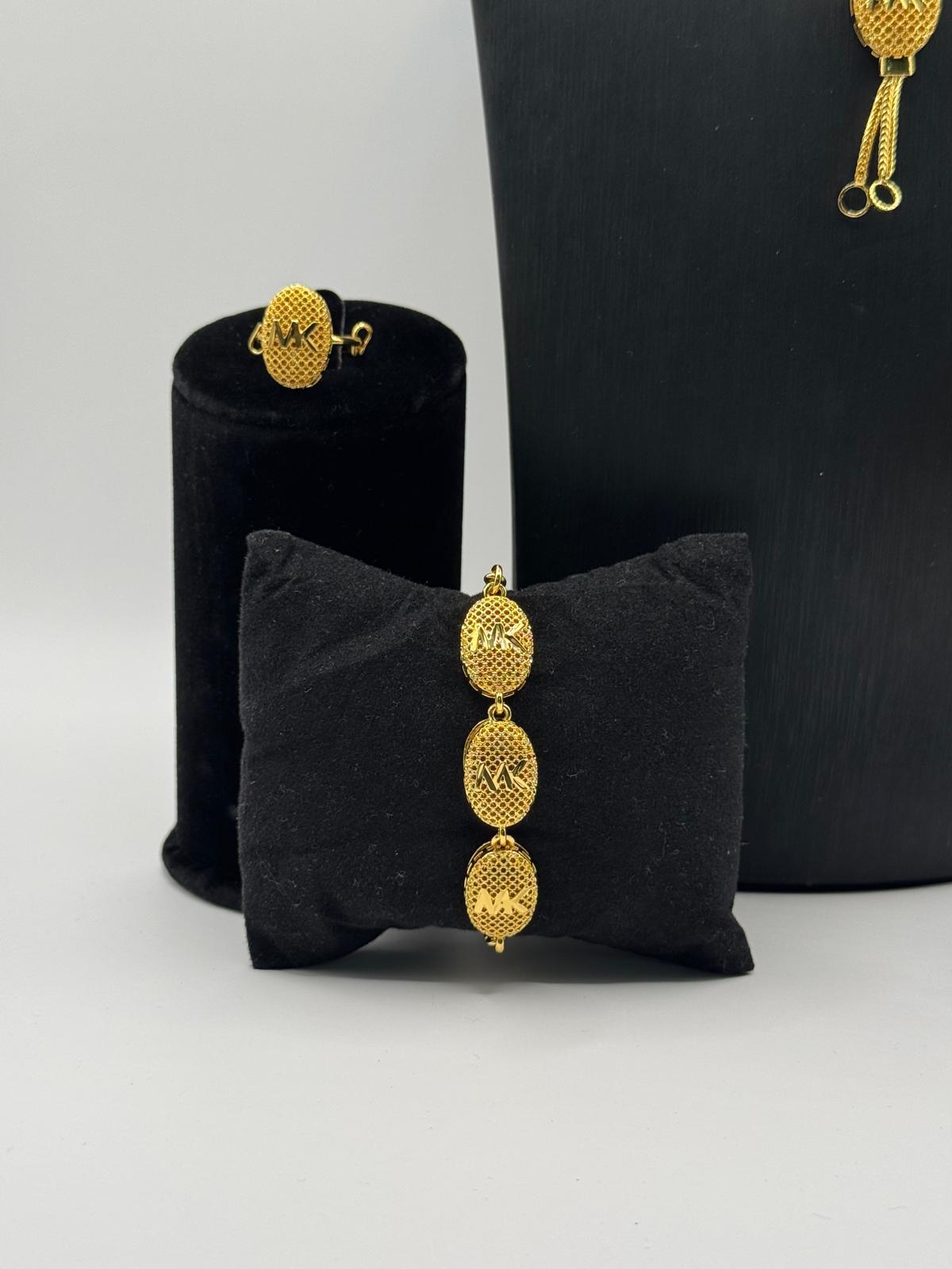 Kayla Everyday Gold Pendant Set