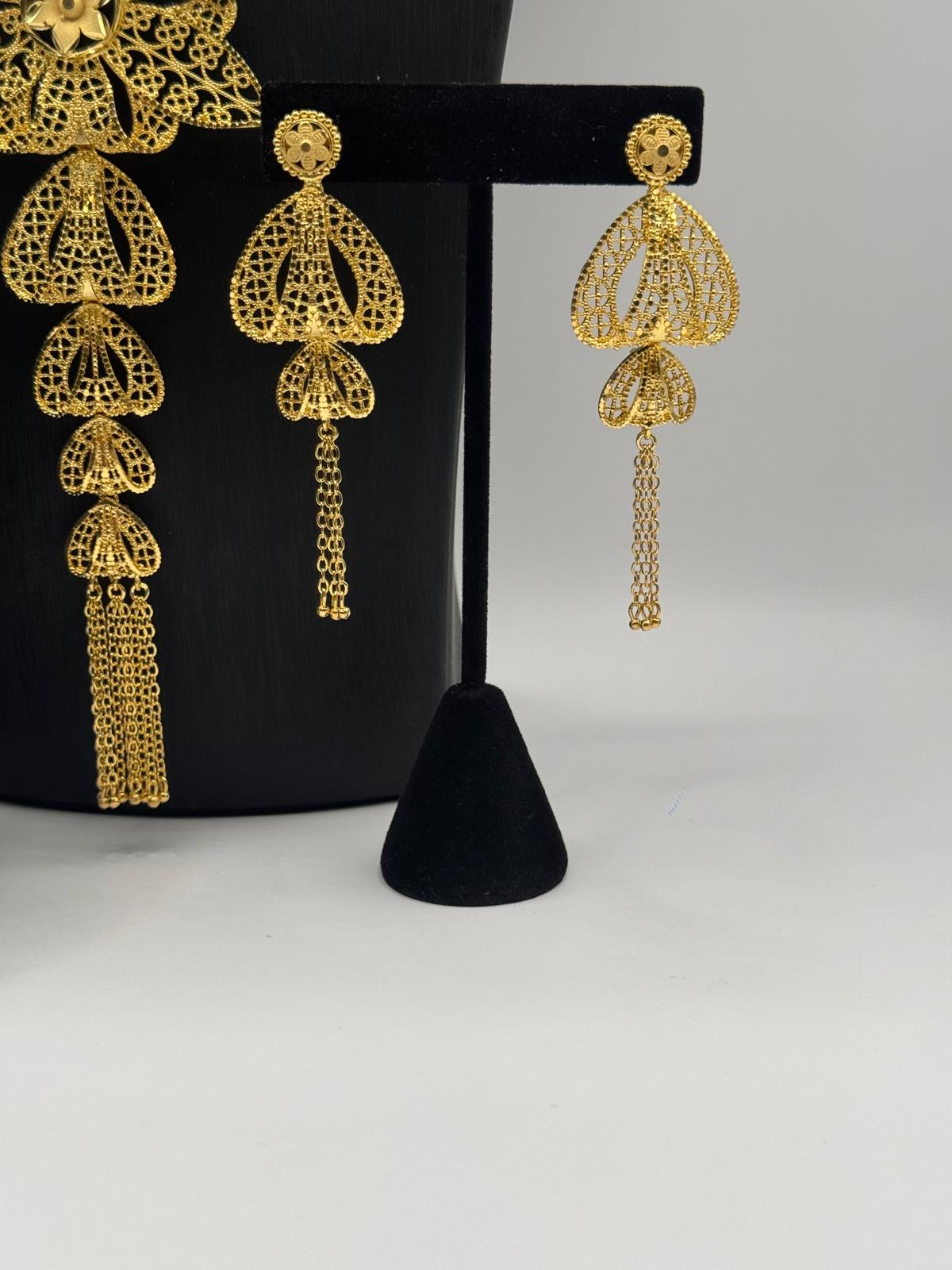 Intricate filigree floral set