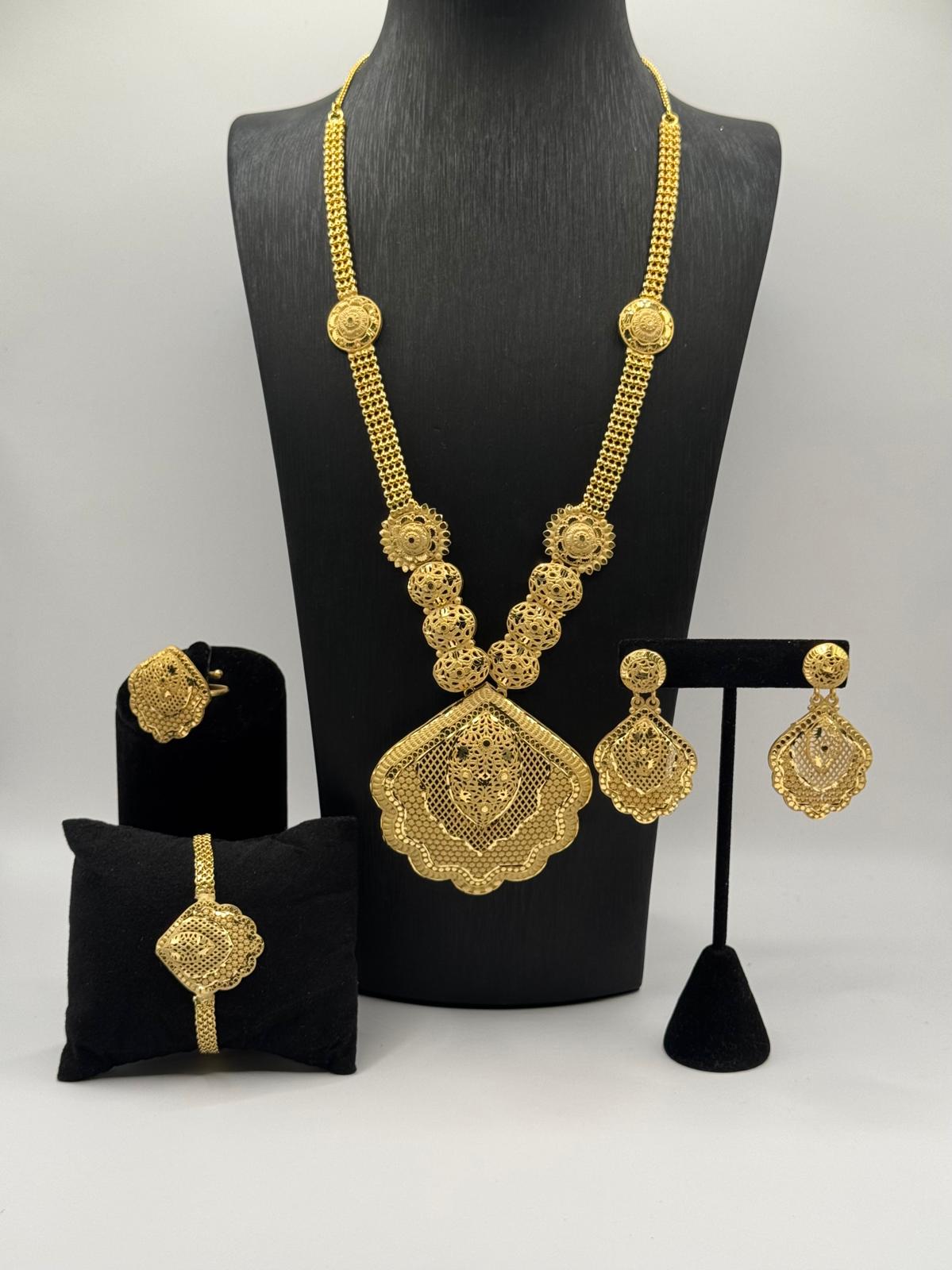 Medallion Necklace Set