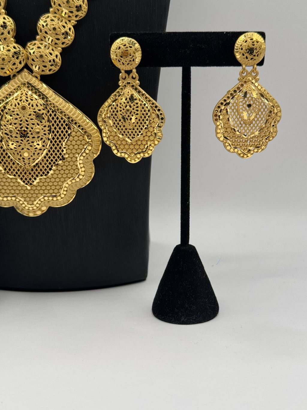 Medallion Necklace Set