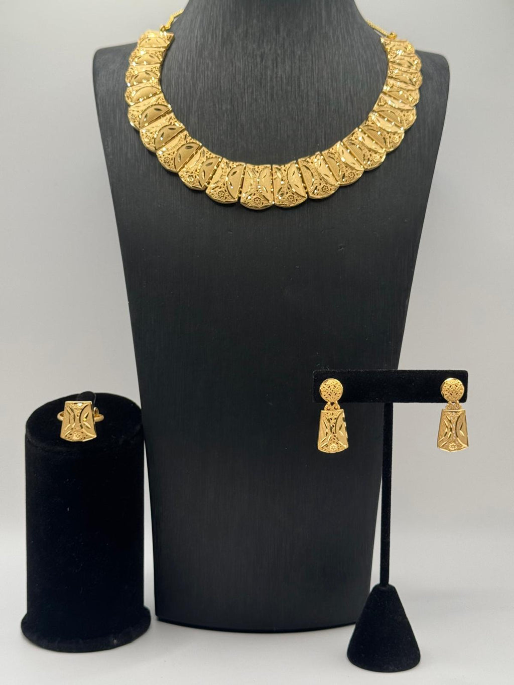 Luxe Arc Gold Ensemble