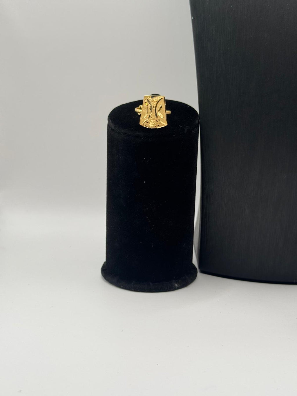 Luxe Arc Gold Ensemble