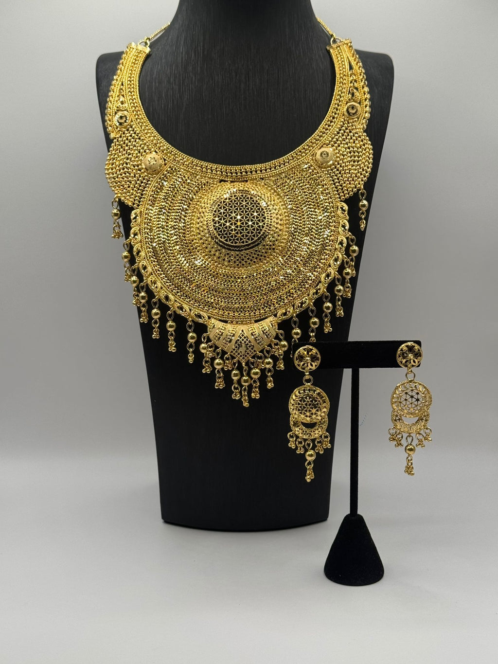 The Grand Halo Jewelry Set –