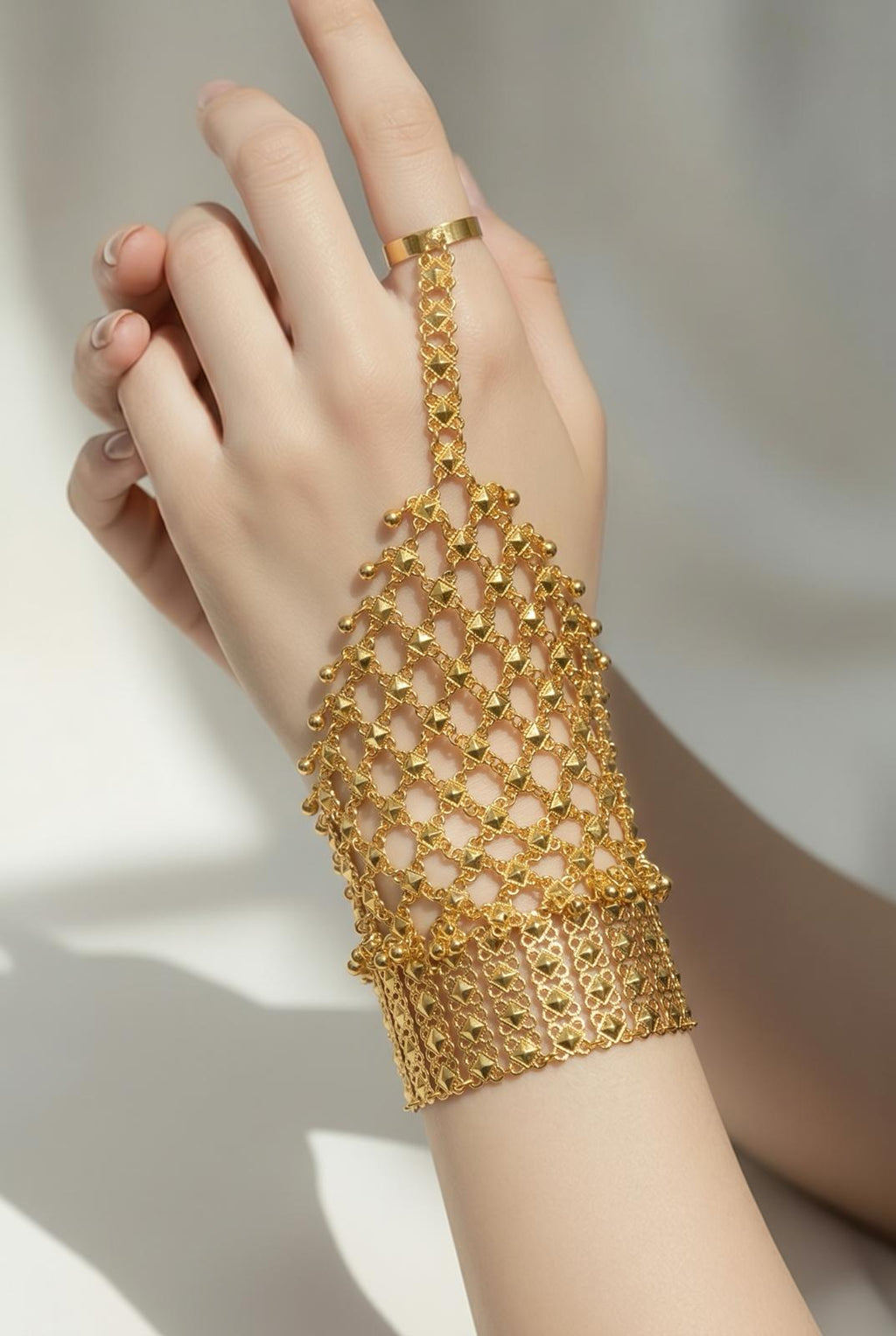 Zahra Royale Hand Chain