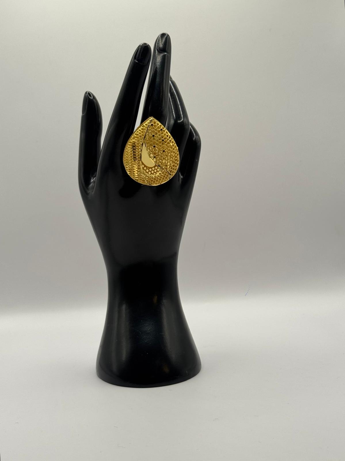 Noor Luxe tear-Shaped Statement Ring