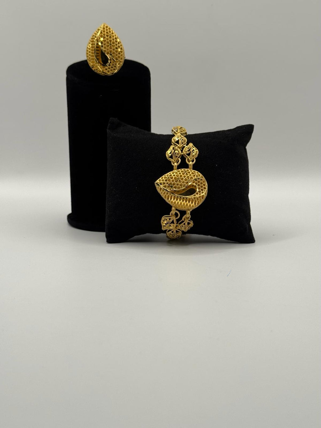 Luxe Teardrop Gold Bracelet
