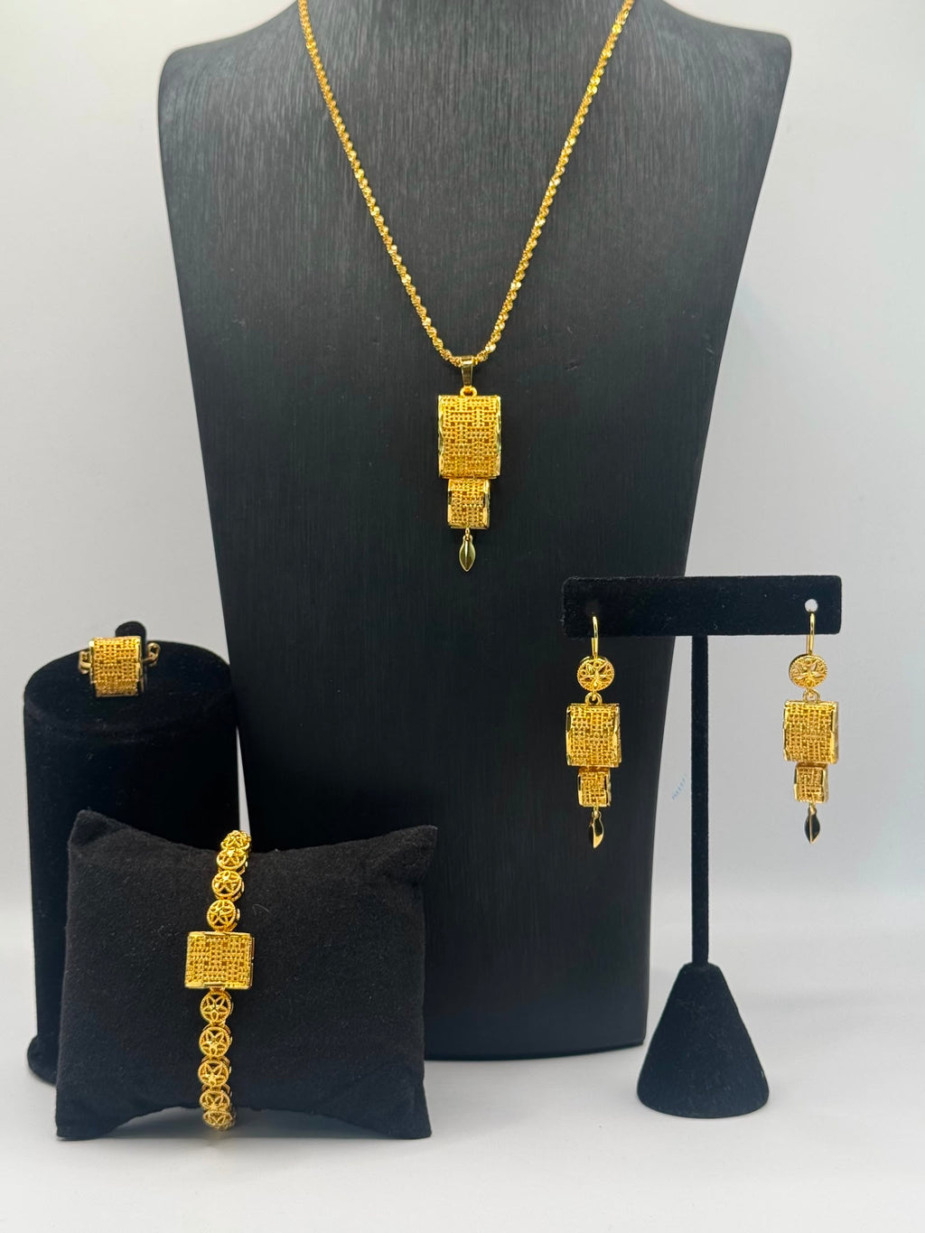 Royal Mesh Gold Jewelry Set