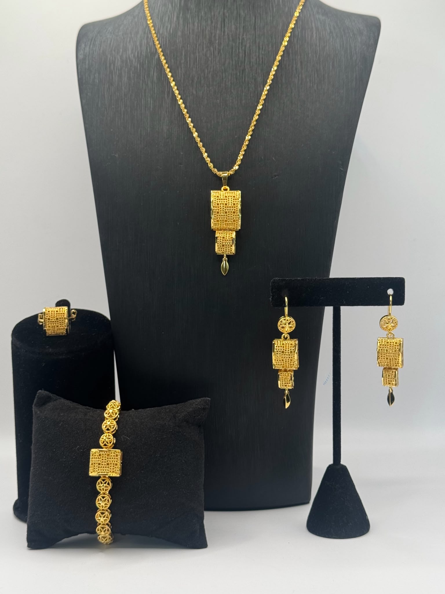 Royal Mesh Gold Jewelry Set