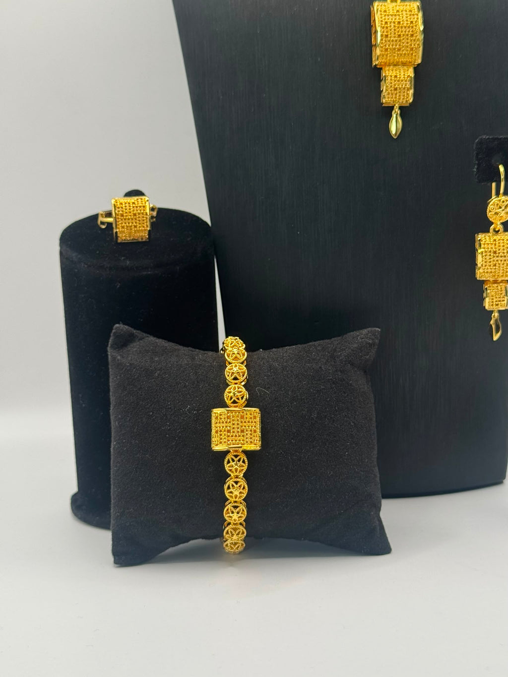 Royal Mesh Gold Jewelry Set