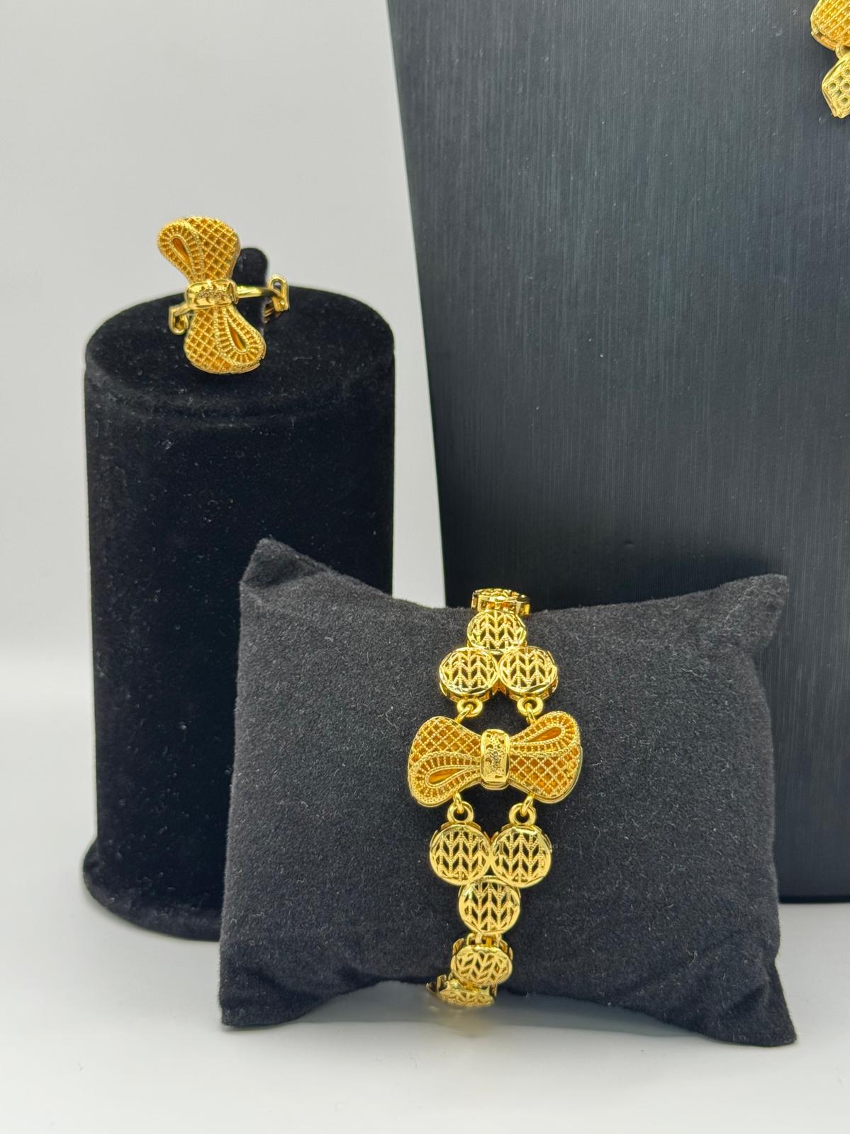 Bow necklace