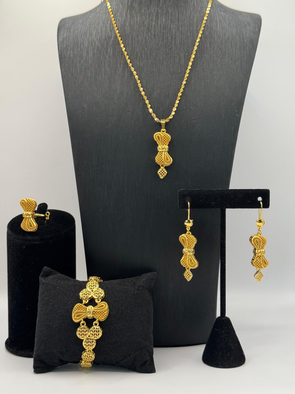 Bow necklace