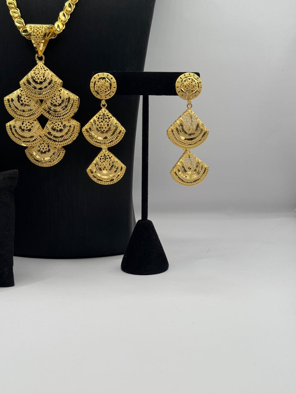 Luxury Gold Filigree Jewellery Set