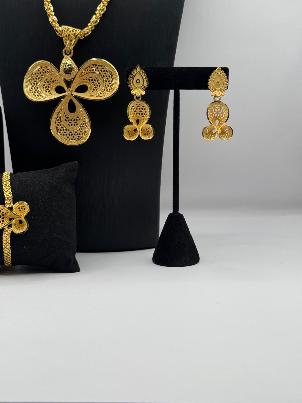 Floral Elegance Gold Set
