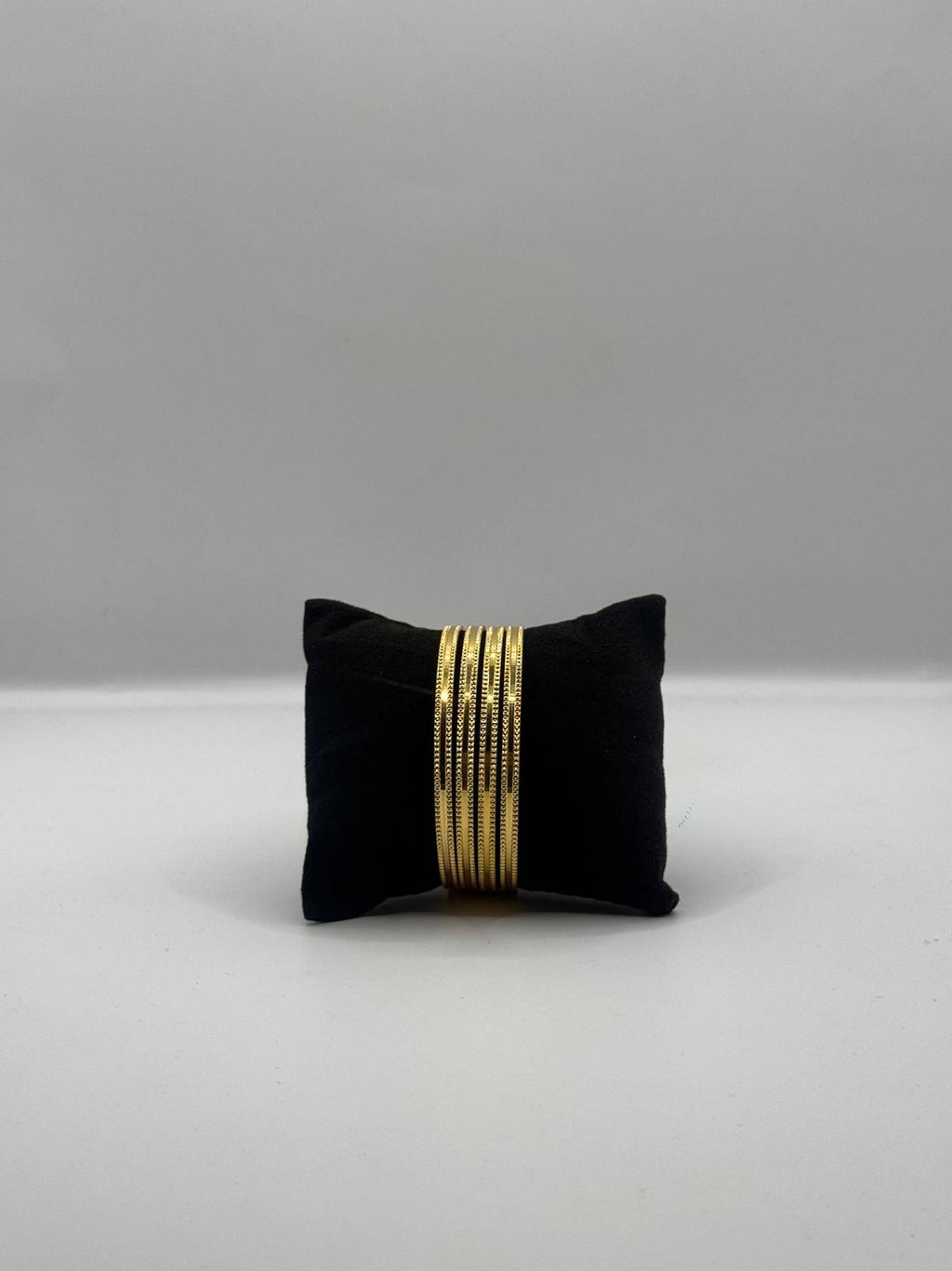 Lined set of 4 bangle