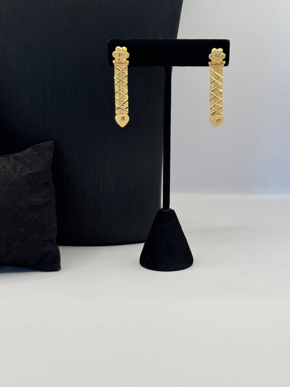 Golden Lattice Elegance Set