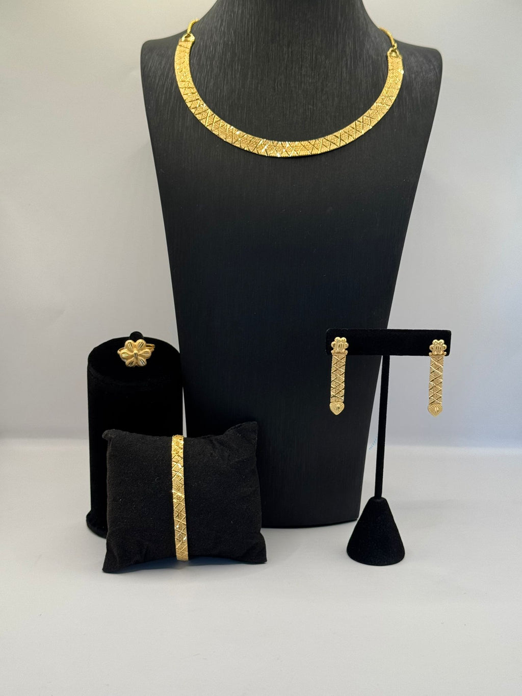 Golden Lattice Elegance Set